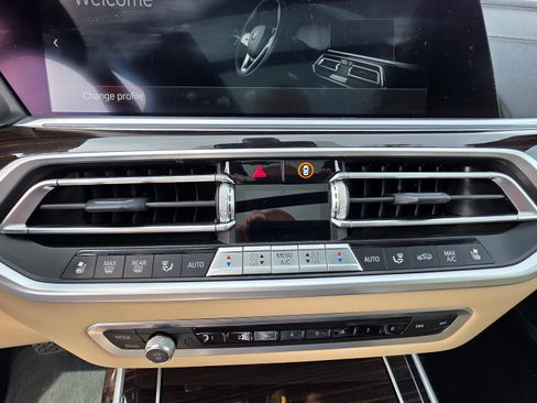 Used 2021 BMW X7 xDrive40i w/ Premium Package image 19