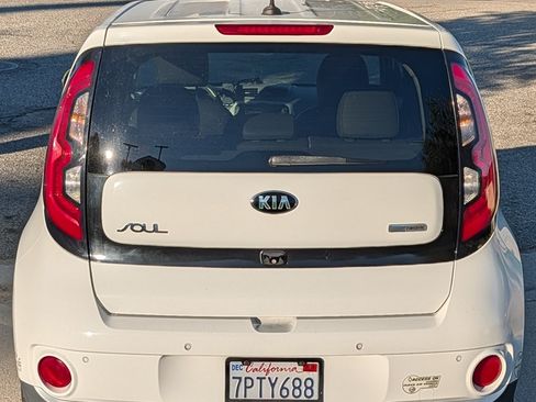 Used 2016 Kia Soul EV + FWD image 5