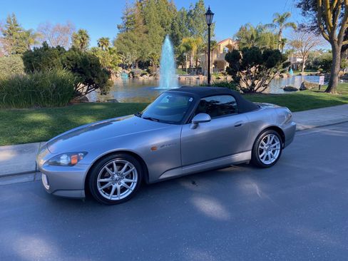 Used 2005 Honda S2000 image 2