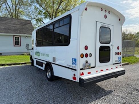 Used 2013 Ford E-450 and Econoline 450 Super Duty w/ Shuttle Bus Prep Pkg image 5
