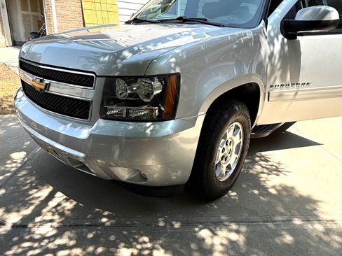 Used 2014 Chevrolet Suburban LT w/ Luxury Package AWD/4WD image 5