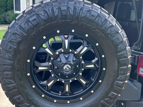 Used 2014 Jeep Wrangler Unlimited Sahara AWD/4WD image 8