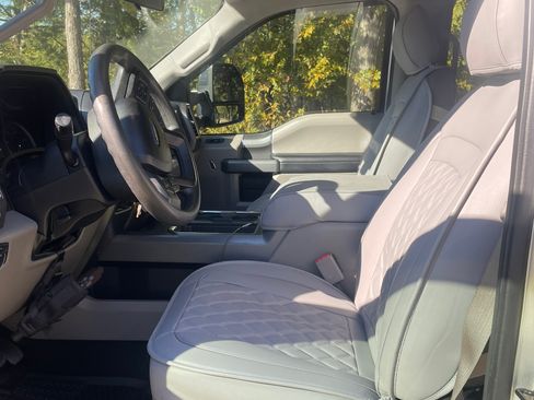 Used 2017 Ford F250 XLT w/ XLT Premium Package image 11