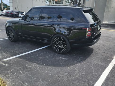 Used 2019 Land Rover Range Rover image 2