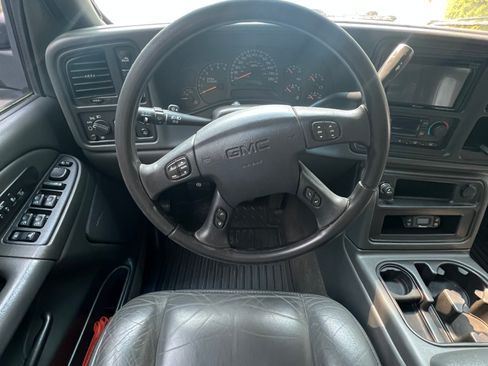 Used 2005 GMC Sierra 2500 SLT AWD/4WD image 17