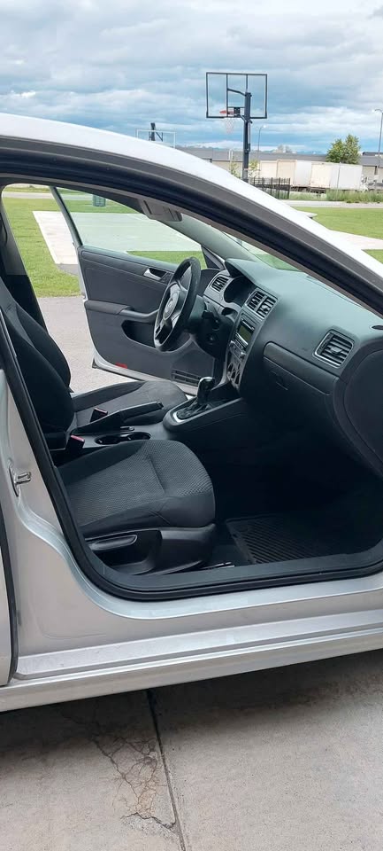 Used 2011 Volkswagen Jetta S FWD image 8