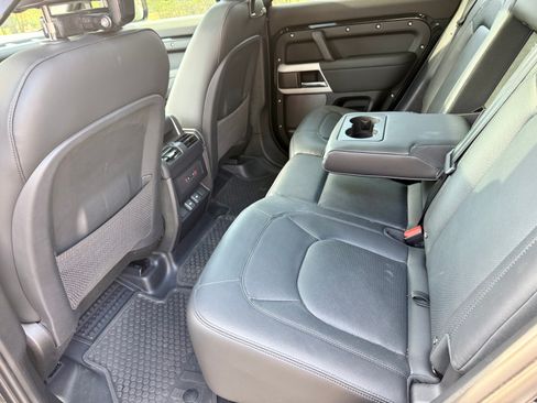 Used 2024 Land Rover Defender 110 S image 9