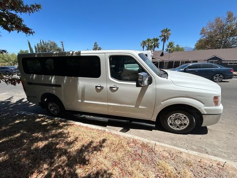 Used 2014 Nissan NV 3500 SV w/ Technology Package RWD image 2
