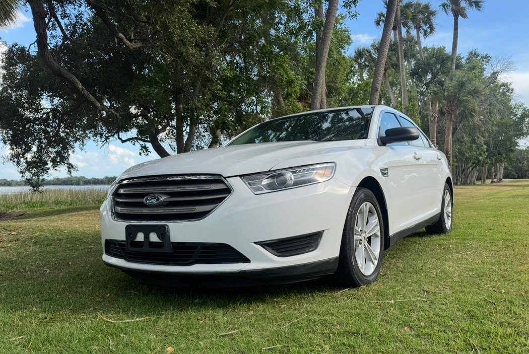 Used 2018 Ford Taurus SE FWD image 5