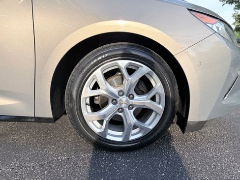 Used 2017 Chevrolet Volt Premier w/ Driver Confidence II Package FWD image 10