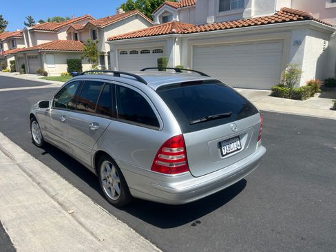 Used 2004 Mercedes-Benz C 240 Wagon image 2
