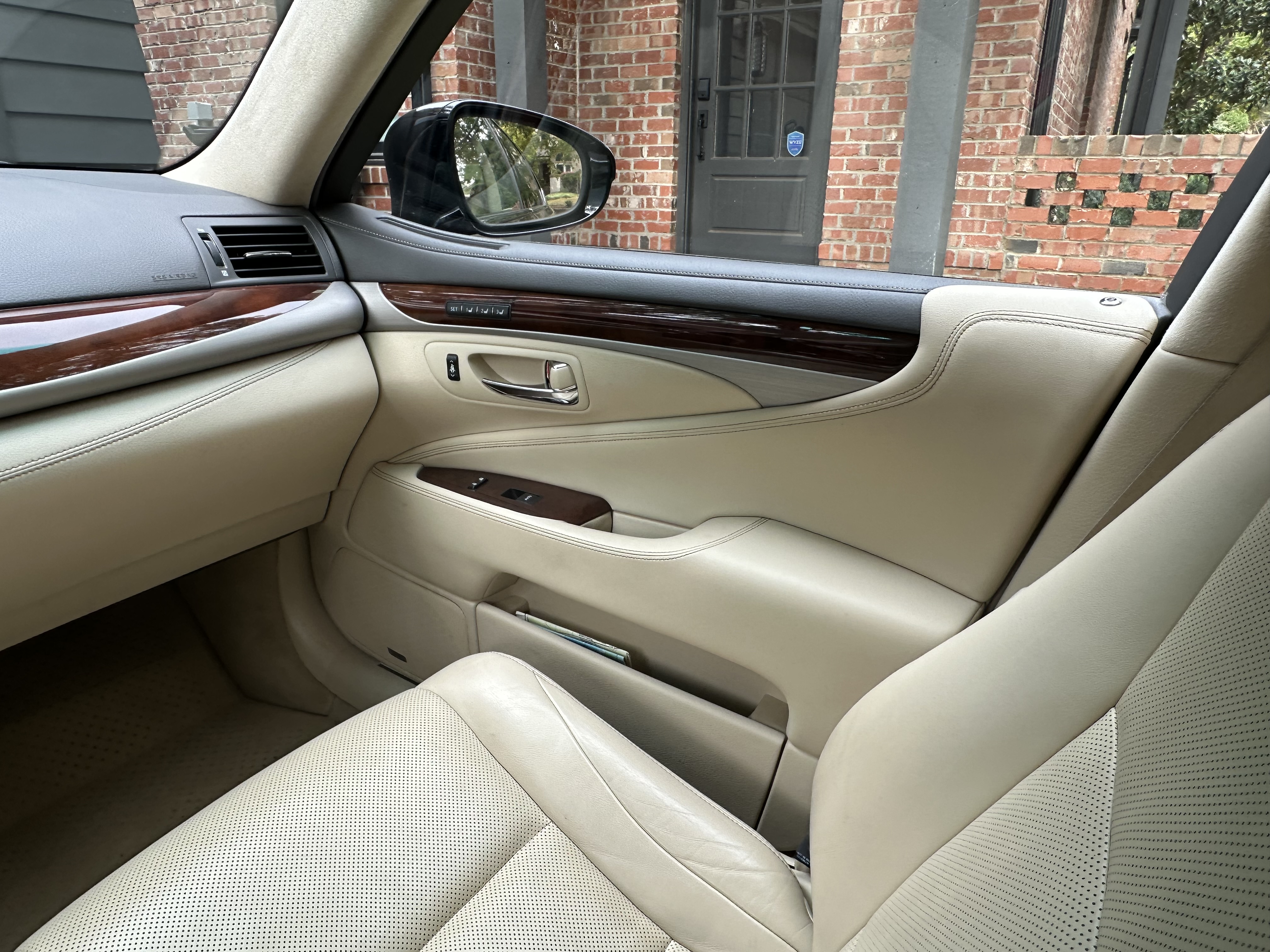 Used 2014 Lexus LS 460 AWD w/ Comfort Package image 12