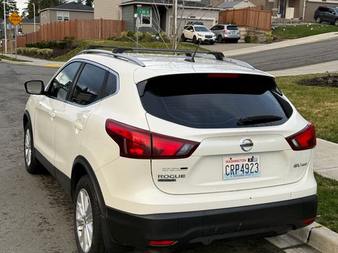 Used 2018 Nissan Rogue Sport SV image 18