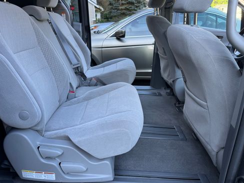 Used 2018 Toyota Sienna LE image 8