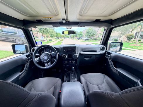 Used 2016 Jeep Wrangler Unlimited Sport AWD/4WD image 6