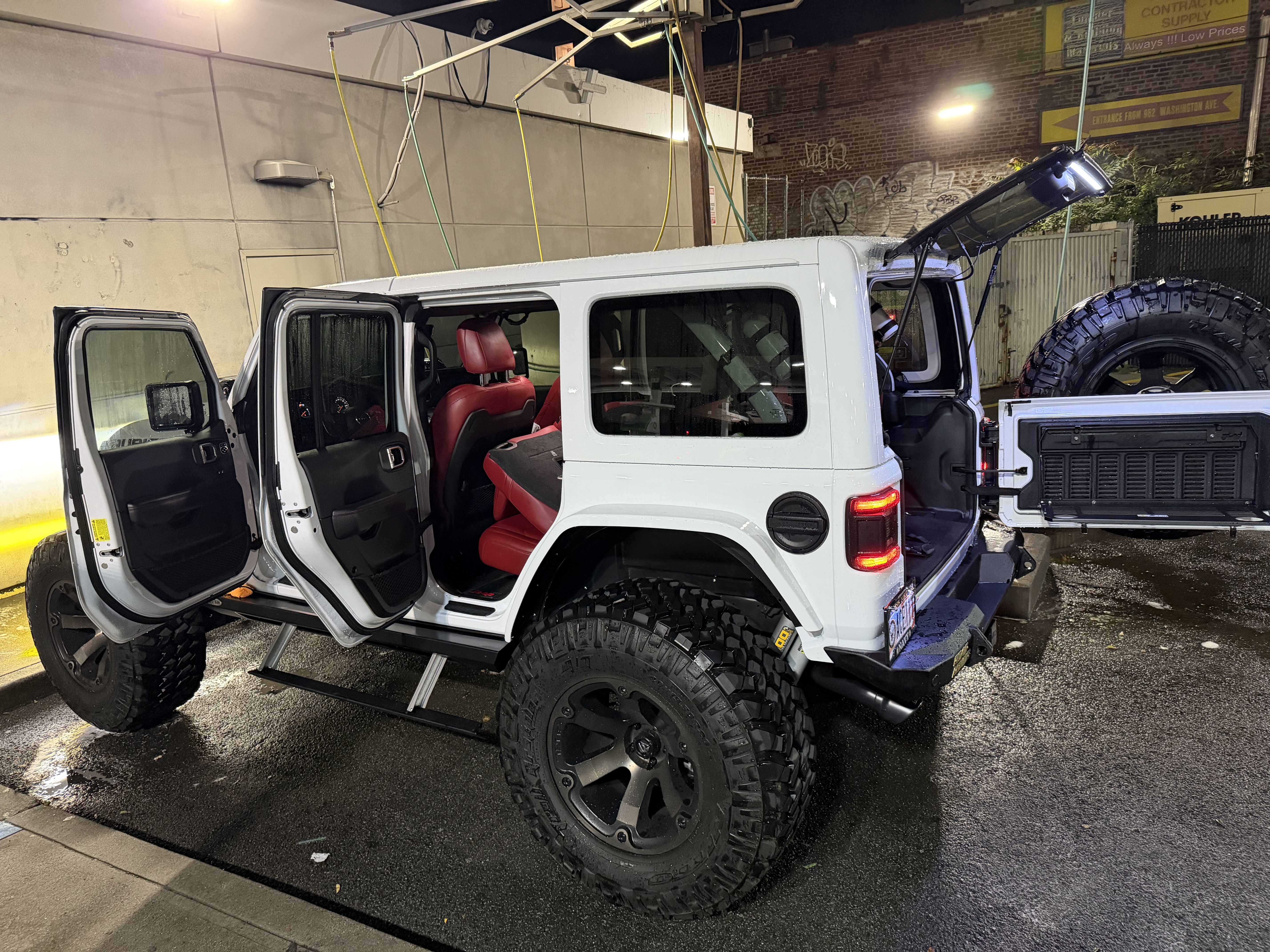 Used 2024 Jeep Wrangler Unlimited Rubicon 392 AWD/4WD image 31