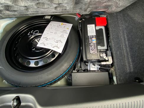 Used 2022 Dodge Charger SXT w/ Blacktop Package image 8