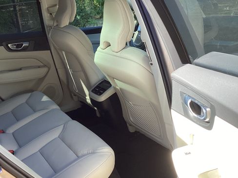 Used 2026 Volvo XC60 B5 Ultra w/ Climate Package AWD/4WD image 10