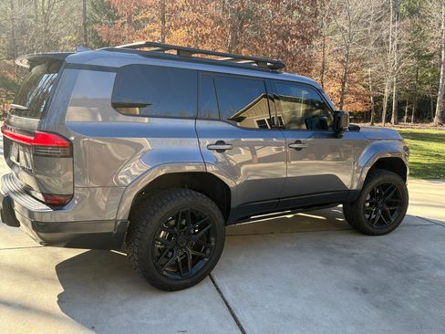 Used 2025 Lexus GX 550 image 5