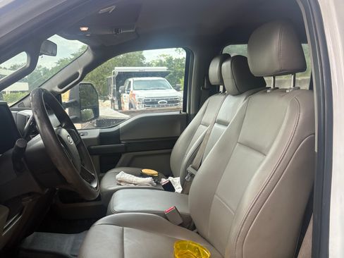 Used 2017 Ford F550 2WD Crew Cab Super Duty image 2