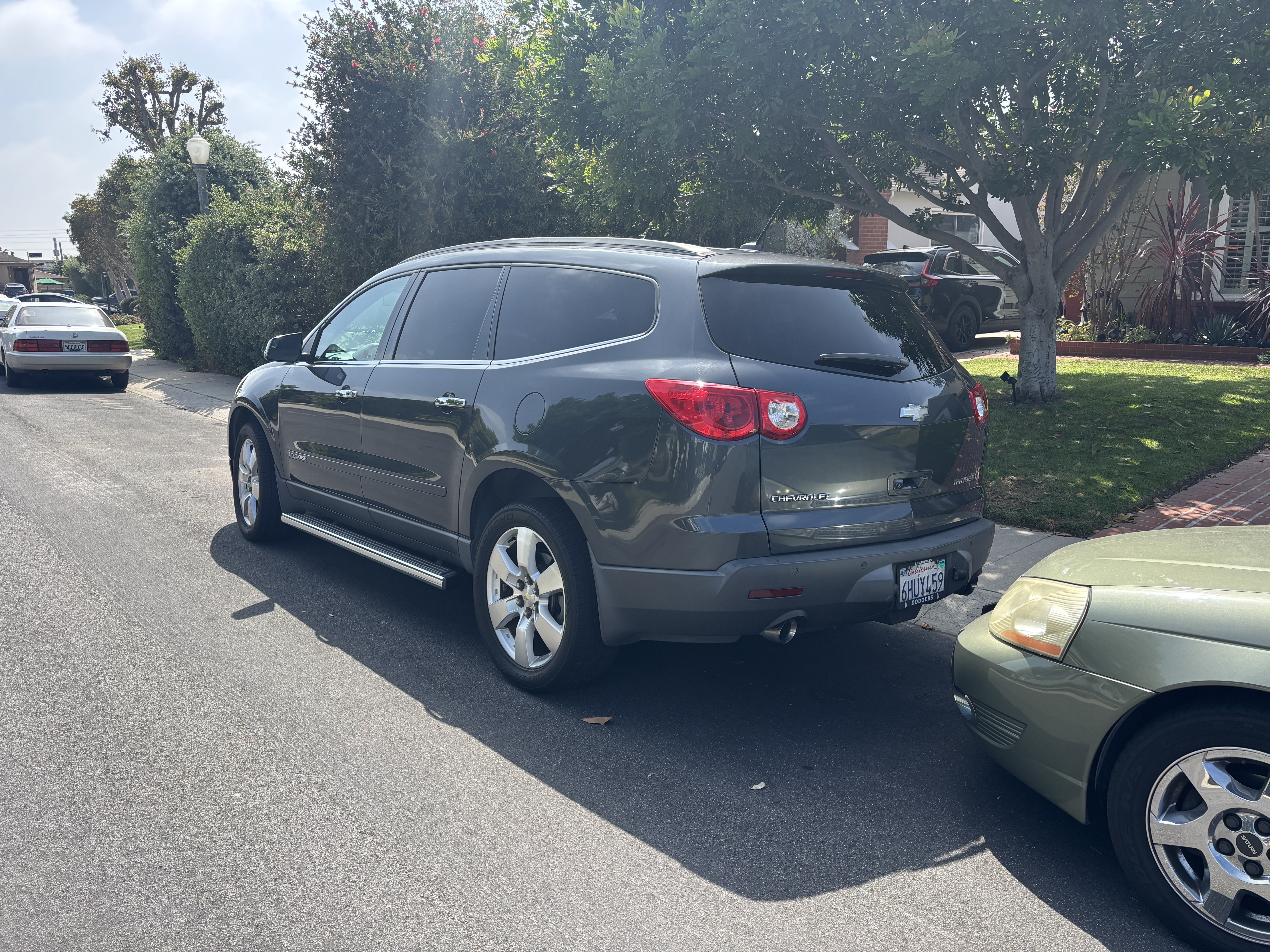 Used 2009 Chevrolet Traverse LT w/ California Edition Package FWD image 6