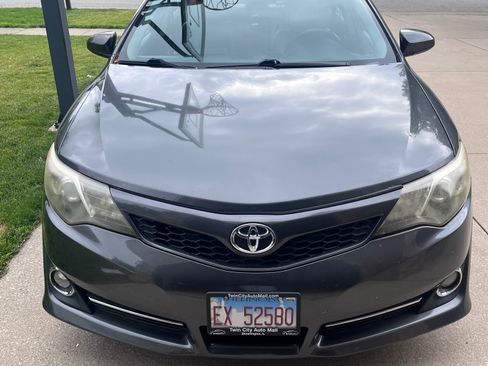 Used 2012 Toyota Camry SE w/ Convenience Pkg FWD image 2