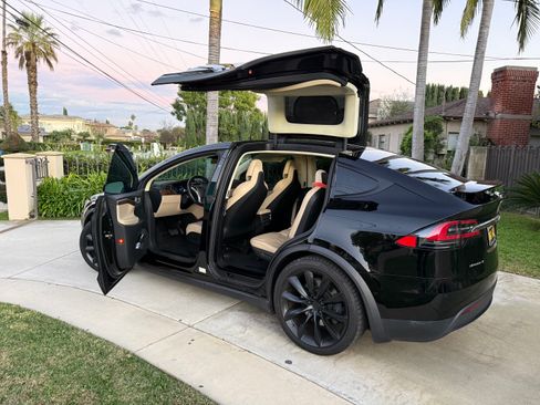 Used 2017 Tesla Model X 75D image 13