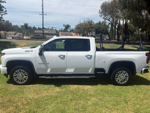 Used 2022 Chevrolet Silverado 2500 High Country w/ Safety Package II AWD/4WD image 4