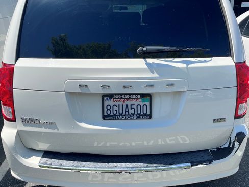 Used 2013 Dodge Grand Caravan SE FWD image 2