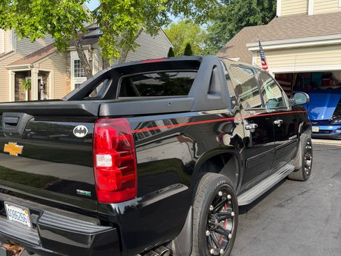 Used 2010 Chevrolet Avalanche LT w/ Luxury Package AWD/4WD image 4