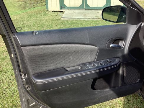 Used 2013 Dodge Avenger SE image 18