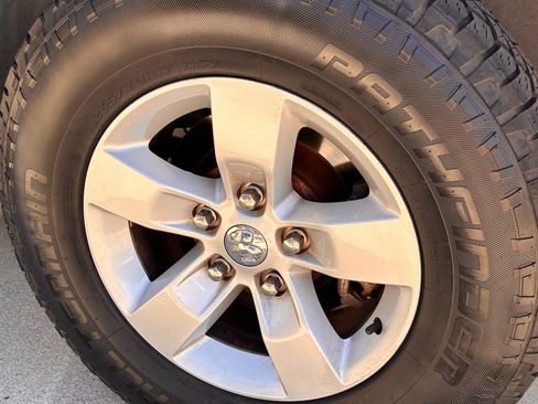 Used 2019 RAM 1500 Classic SLT w/ Luxury Group image 14