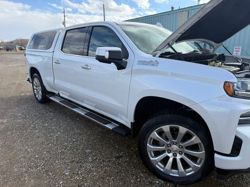 Used 2019 Chevrolet Silverado 1500 High Country w/ Technology Package AWD/4WD image 4