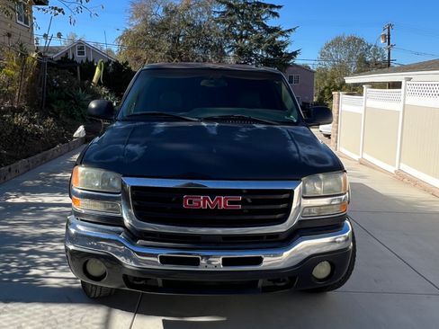 Used 2003 GMC Sierra 2500 SLT w/ SLT Preferred Equipment Group image 2
