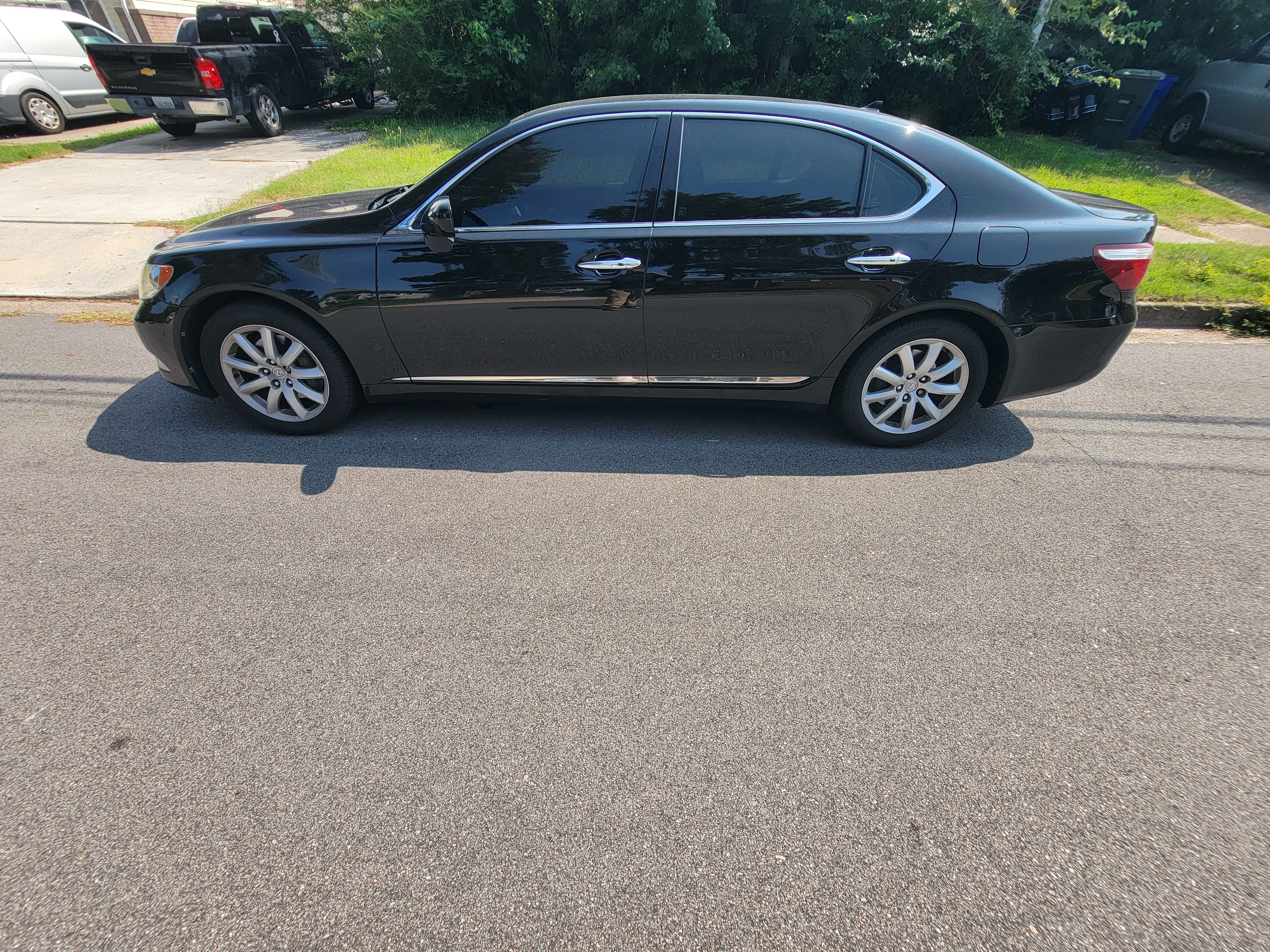 Used 2007 Lexus LS 460 L w/ Luxury Pkg RWD image 21