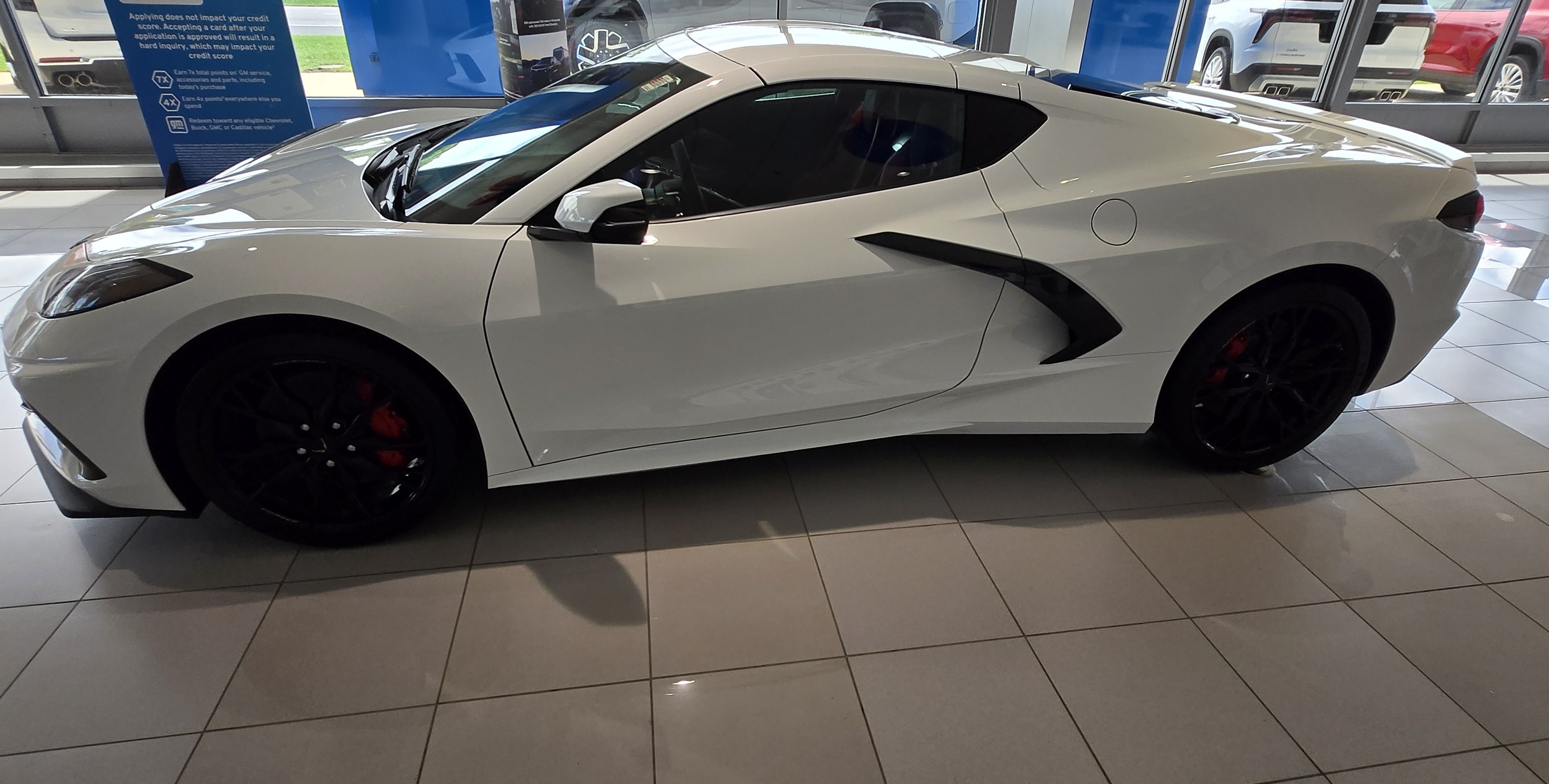 Used 2025 Chevrolet Corvette Stingray Preferred Cpe w/ Z51 Performance Package RWD image 1