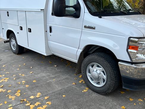 Used 2022 Ford E-350 and Econoline 350 Super Duty w/ Power Windows & Locks Group image 12