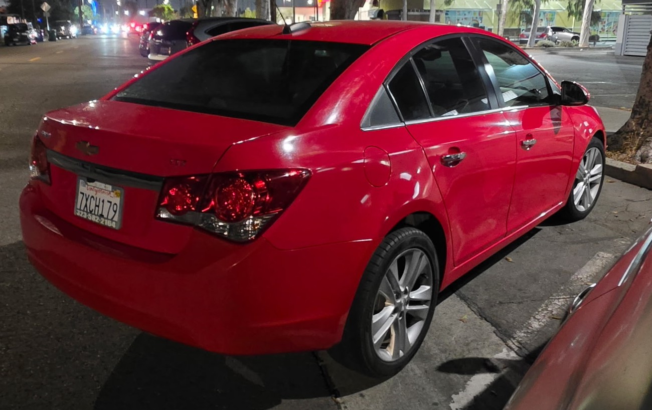 Used 2015 Chevrolet Cruze LTZ FWD image 2
