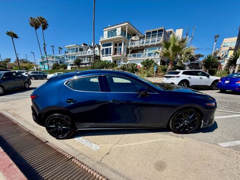 Used 2020 MAZDA MAZDA3 Hatchback w/ Premium Package FWD image 9