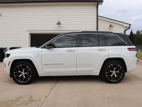 Used 2022 Jeep Grand Cherokee Summit image 2