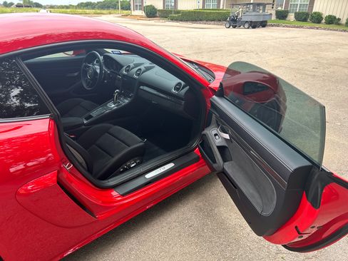 Used 2022 Porsche 718 Cayman GT4 image 5