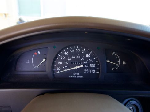 Used 2001 Toyota Tacoma 2WD Regular Cab w/ Enhancement Pkg image 10