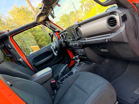 Used 2018 Jeep Wrangler Unlimited Sport S image 10