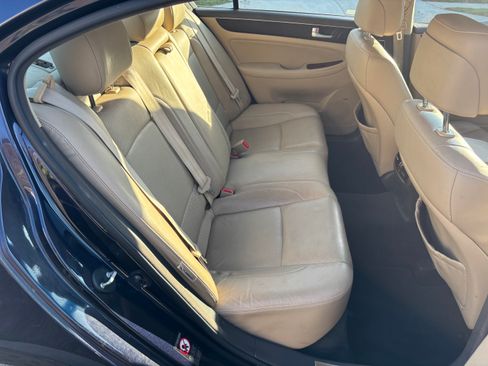 Used 2012 Hyundai Genesis 3.8 w/ Premium Pkg image 5