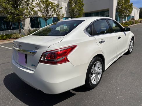 Used 2013 Nissan Altima 2.5 SV image 8