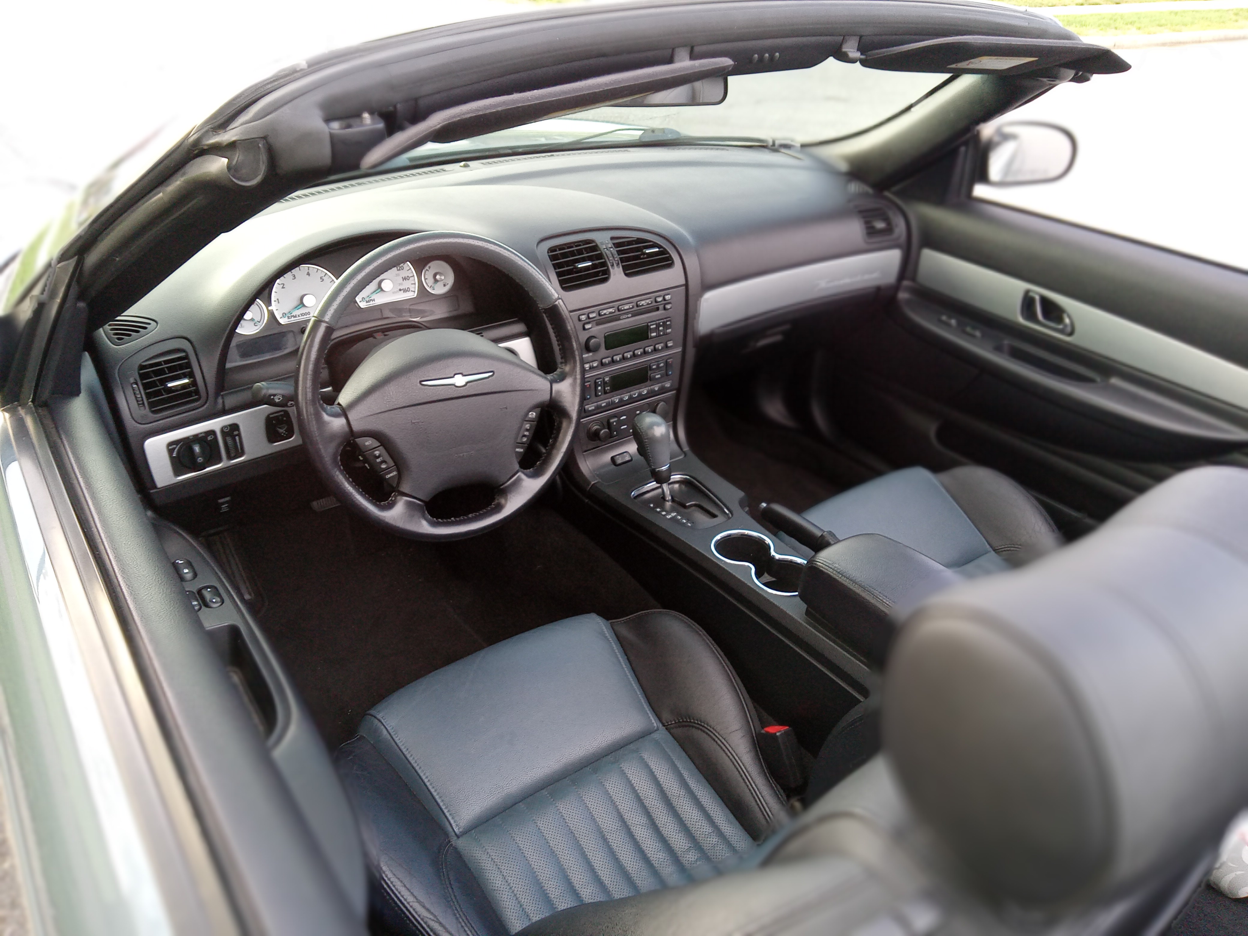 Used 2005 Ford Thunderbird RWD image 4