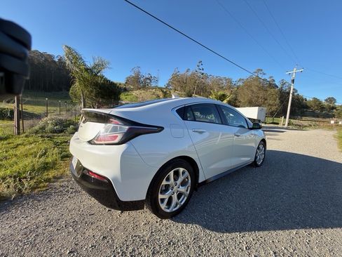 Used 2018 Chevrolet Volt Premier w/ Driver Confidence Package image 10