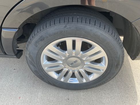 Used 2014 Lincoln Navigator 4WD image 18