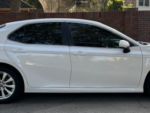 Used 2018 Toyota Camry LE FWD image 5