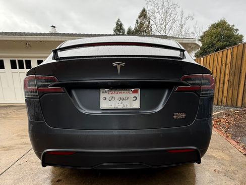 Used 2022 Tesla Model X Plaid image 5
